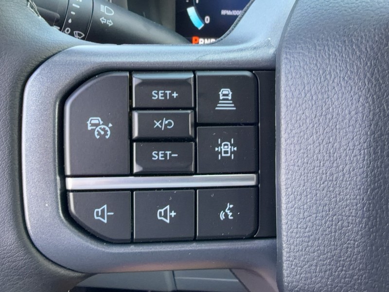 Ford F-150 Vehicle Full-screen Gallery Image 13