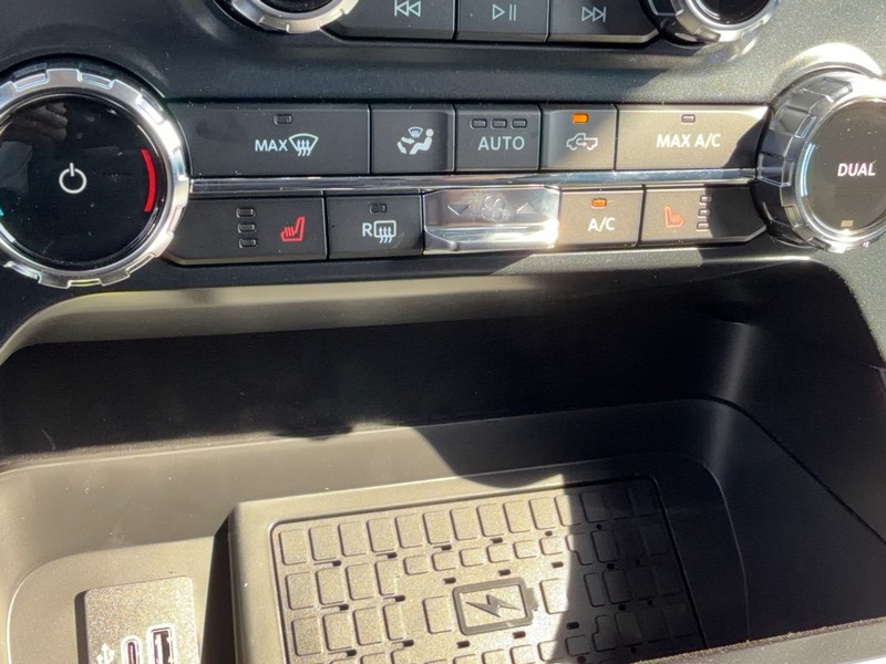 Ford F-150 Vehicle Full-screen Gallery Image 15