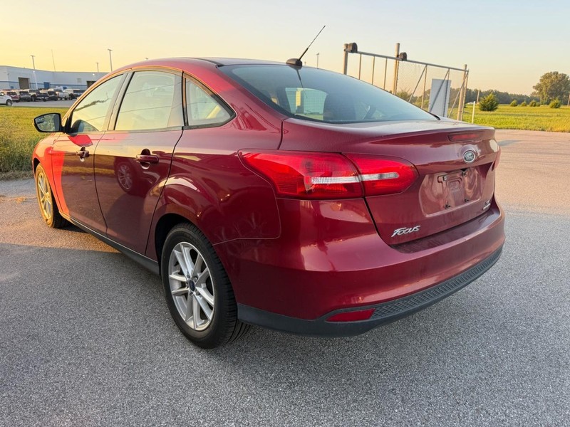 Ford Focus Vehicle Full-screen Gallery Image 3