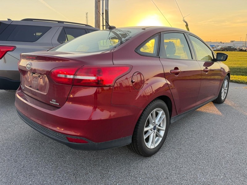 Ford Focus Vehicle Full-screen Gallery Image 4