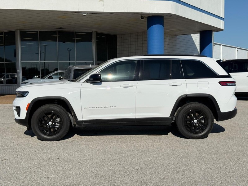 Jeep Grand Cherokee Vehicle Full-screen Gallery Image 2