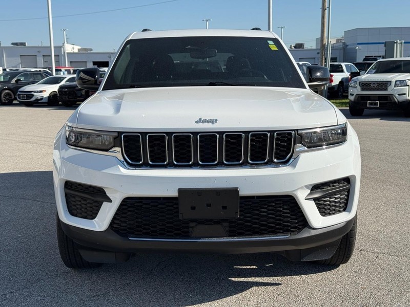 Jeep Grand Cherokee Vehicle Full-screen Gallery Image 9