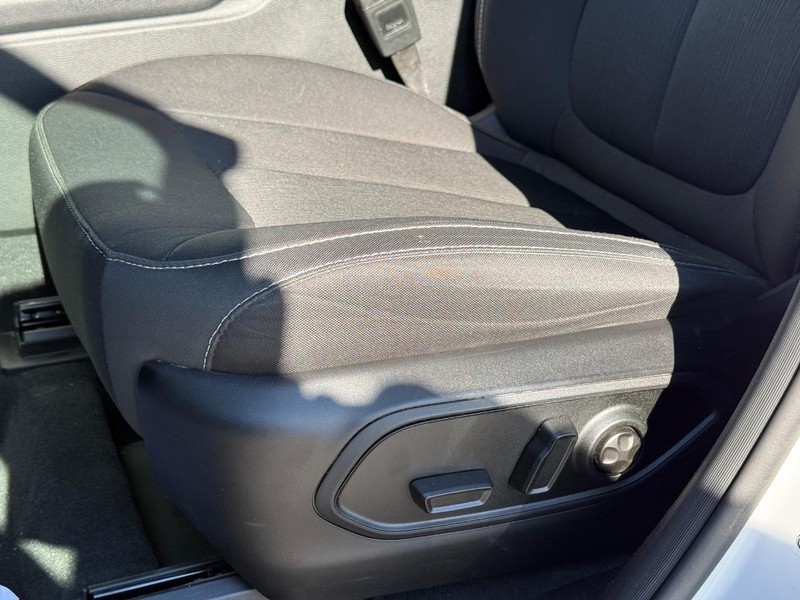 Jeep Grand Cherokee Vehicle Full-screen Gallery Image 25