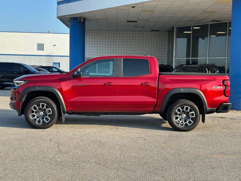 Chevrolet Colorado Vehicle Full-screen Gallery Image 02