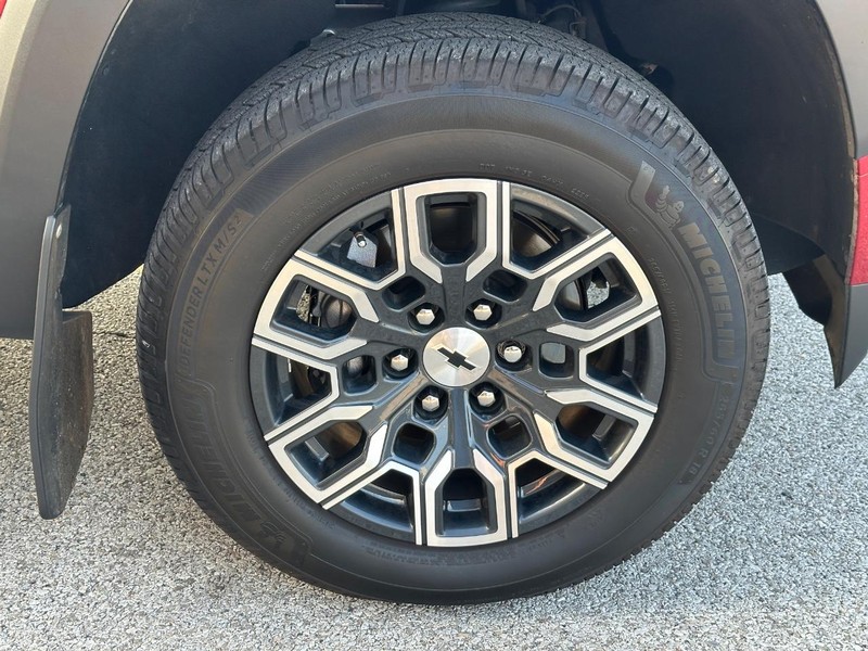 Chevrolet Colorado Vehicle Full-screen Gallery Image 07