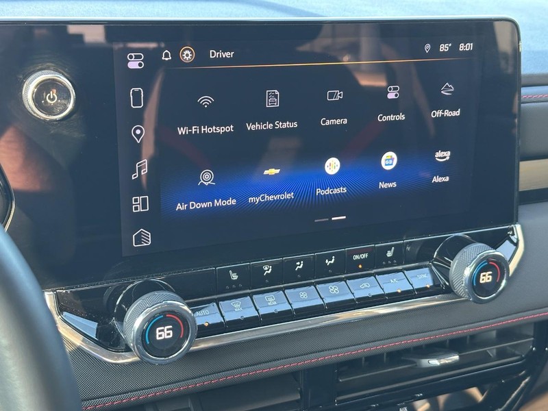 Chevrolet Colorado Vehicle Full-screen Gallery Image 16
