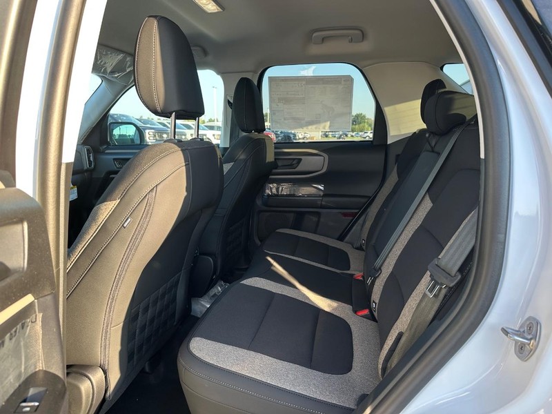 Ford Bronco Sport Vehicle Full-screen Gallery Image 5