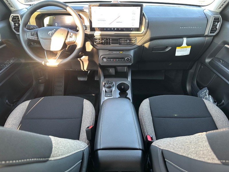 Ford Bronco Sport Vehicle Full-screen Gallery Image 6