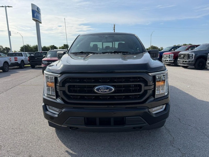 Ford F-150 Vehicle Full-screen Gallery Image 9