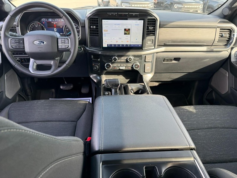 Ford F-150 Vehicle Full-screen Gallery Image 11