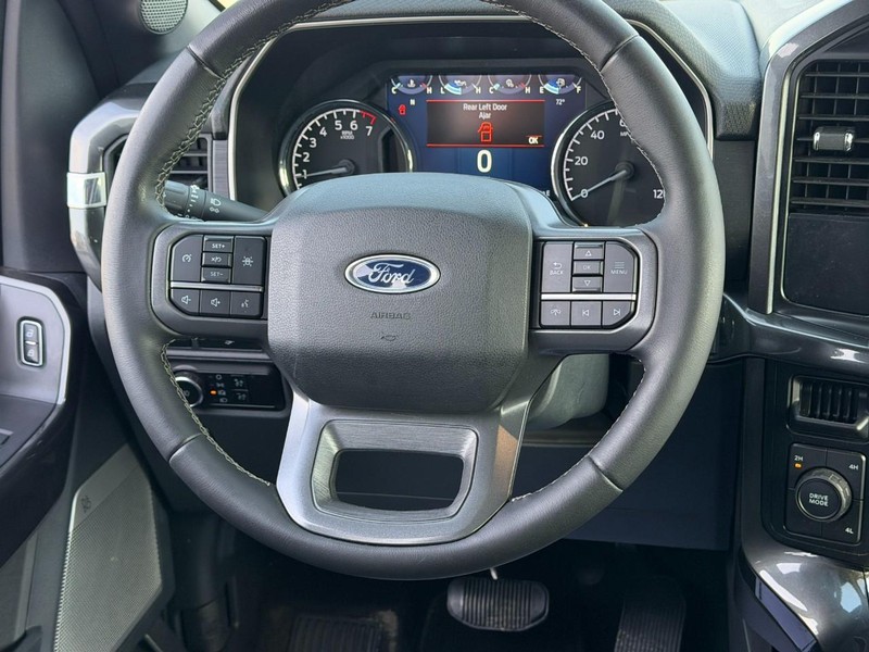 Ford F-150 Vehicle Full-screen Gallery Image 12