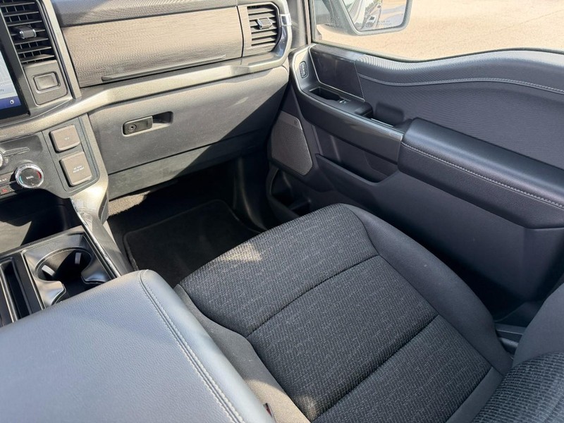 Ford F-150 Vehicle Full-screen Gallery Image 15