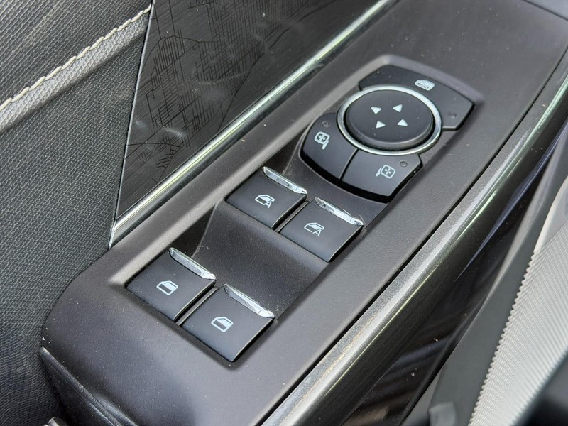 Ford F-150 Vehicle Full-screen Gallery Image 16