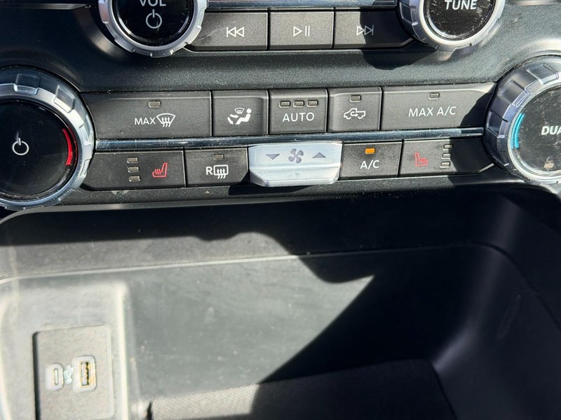 Ford F-150 Vehicle Full-screen Gallery Image 22