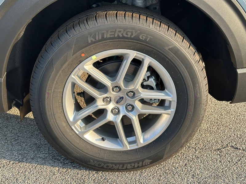 Ford Explorer Vehicle Full-screen Gallery Image 4