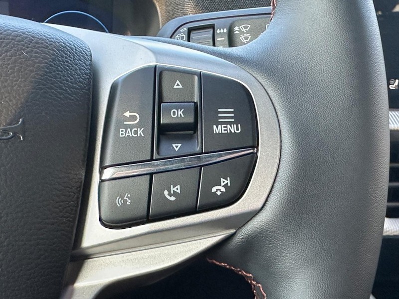 Ford Explorer Vehicle Full-screen Gallery Image 10