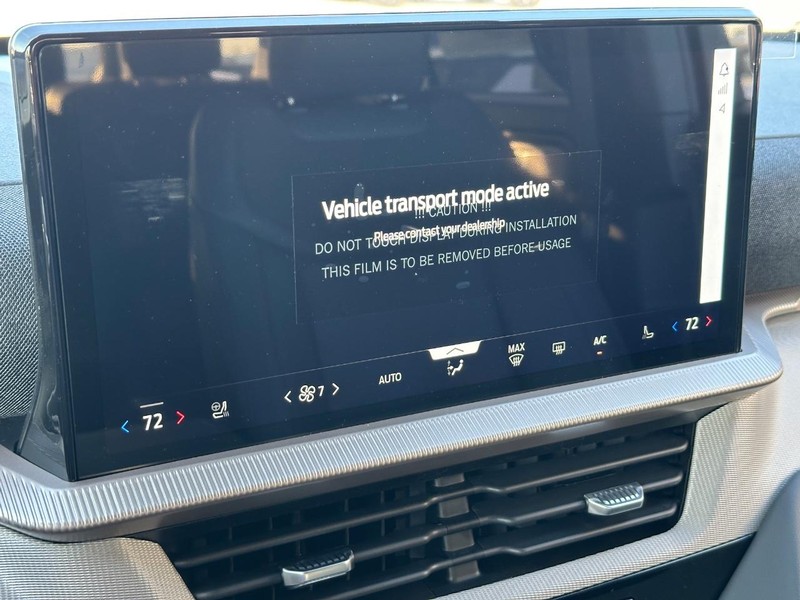Ford Explorer Vehicle Full-screen Gallery Image 12