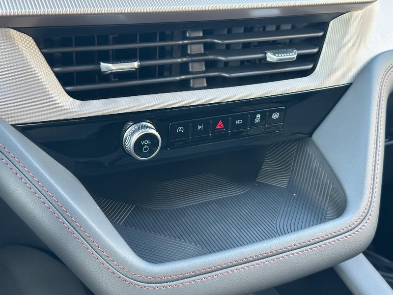 Ford Explorer Vehicle Full-screen Gallery Image 14