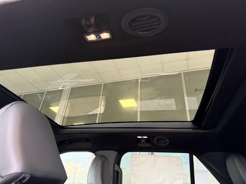 Ford Explorer Vehicle Full-screen Gallery Image 7