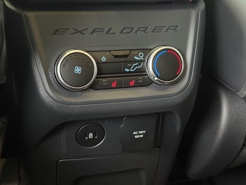 Ford Explorer Vehicle Full-screen Gallery Image 8