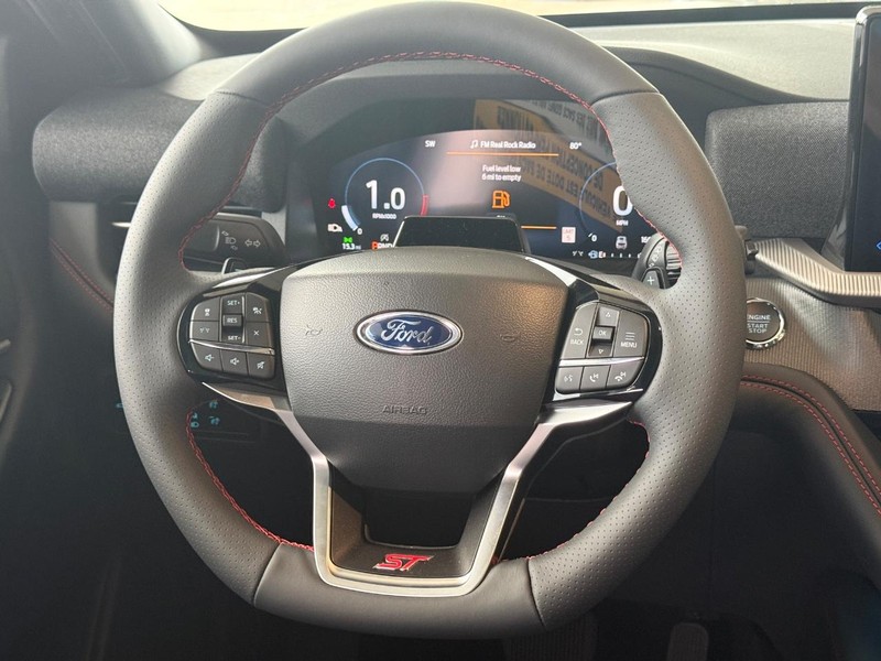 Ford Explorer Vehicle Full-screen Gallery Image 10