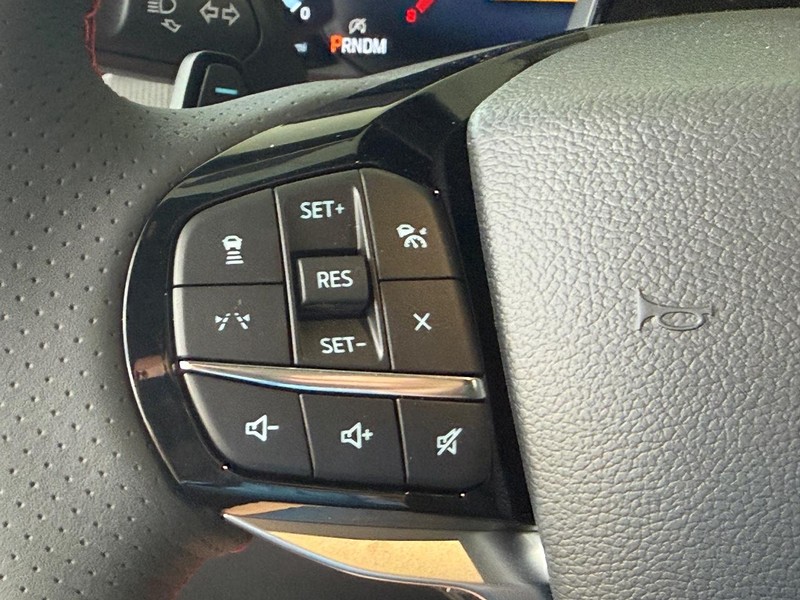 Ford Explorer Vehicle Full-screen Gallery Image 11