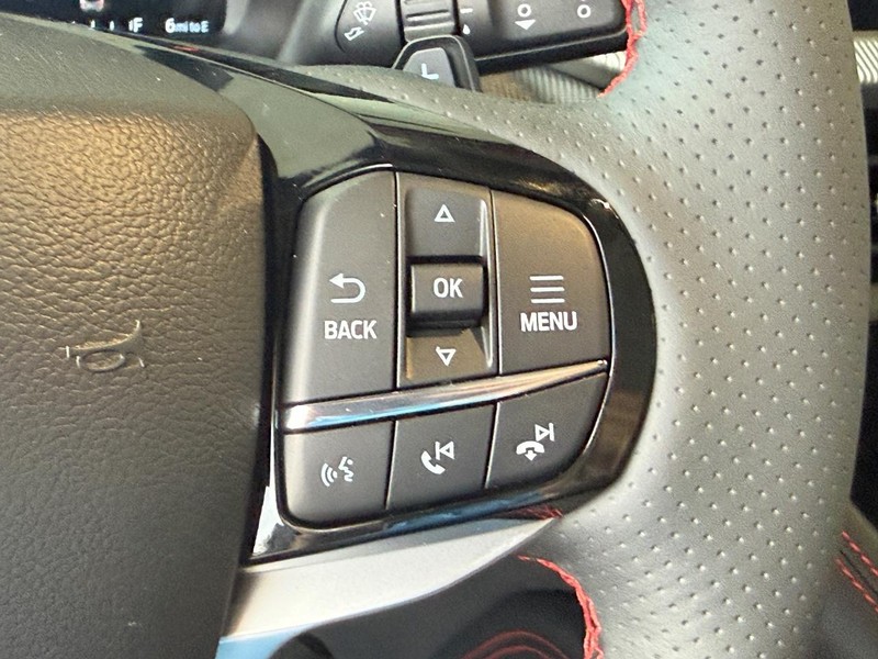 Ford Explorer Vehicle Full-screen Gallery Image 12