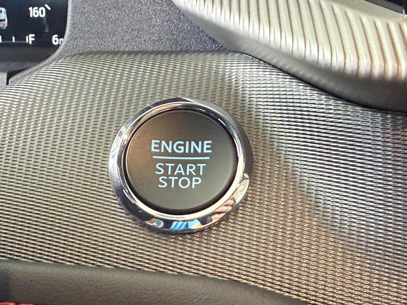 Ford Explorer Vehicle Full-screen Gallery Image 13