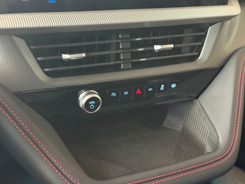 Ford Explorer Vehicle Full-screen Gallery Image 15