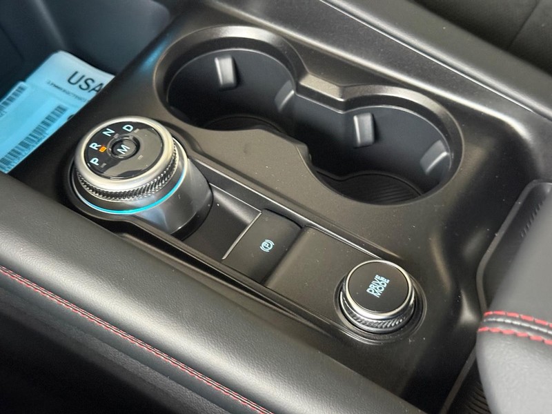 Ford Explorer Vehicle Full-screen Gallery Image 16