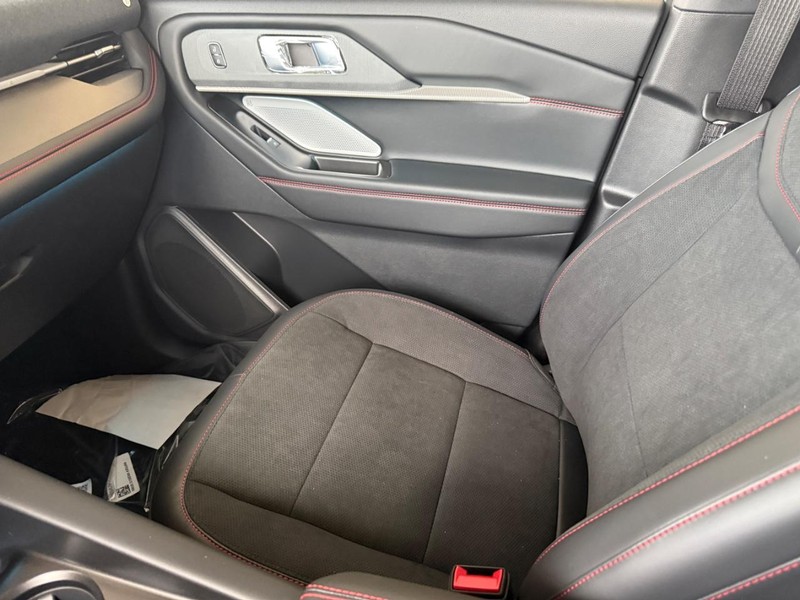Ford Explorer Vehicle Full-screen Gallery Image 17