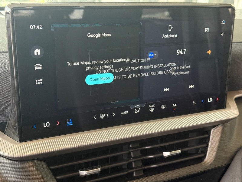Ford Explorer Vehicle Full-screen Gallery Image 18
