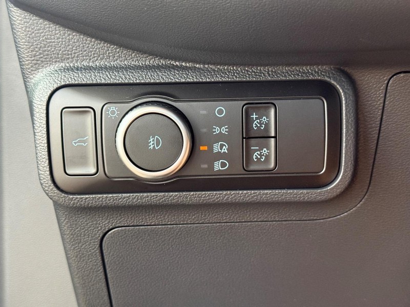 Ford Explorer Vehicle Full-screen Gallery Image 19