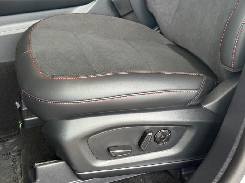 Ford Explorer Vehicle Full-screen Gallery Image 21