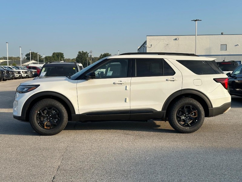 Ford Explorer Vehicle Full-screen Gallery Image 2