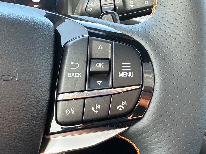 Ford Explorer Vehicle Full-screen Gallery Image 12