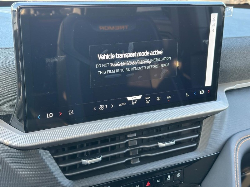 Ford Explorer Vehicle Full-screen Gallery Image 14