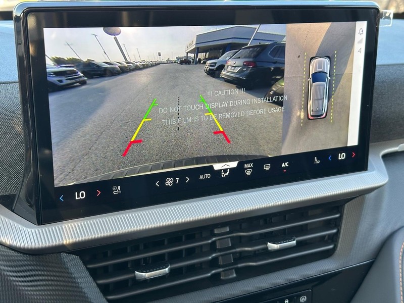 Ford Explorer Vehicle Full-screen Gallery Image 15