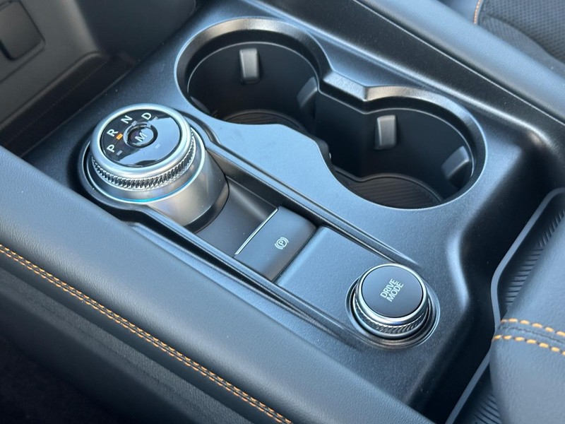 Ford Explorer Vehicle Full-screen Gallery Image 17