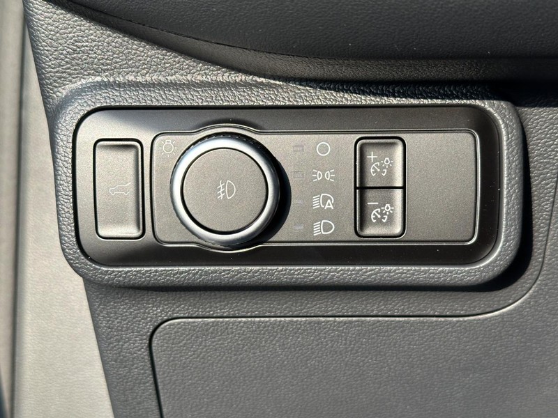 Ford Explorer Vehicle Full-screen Gallery Image 19