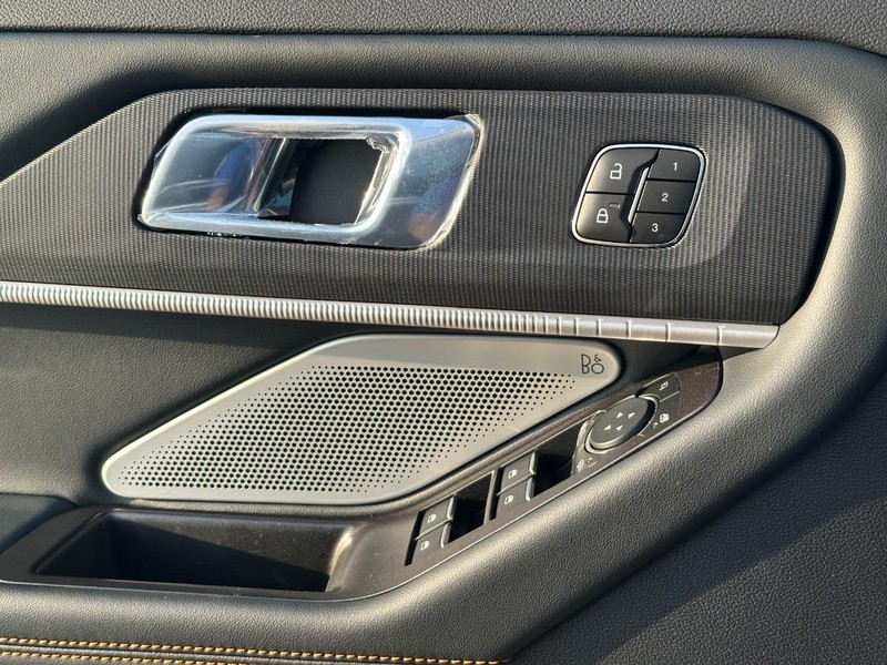 Ford Explorer Vehicle Full-screen Gallery Image 20