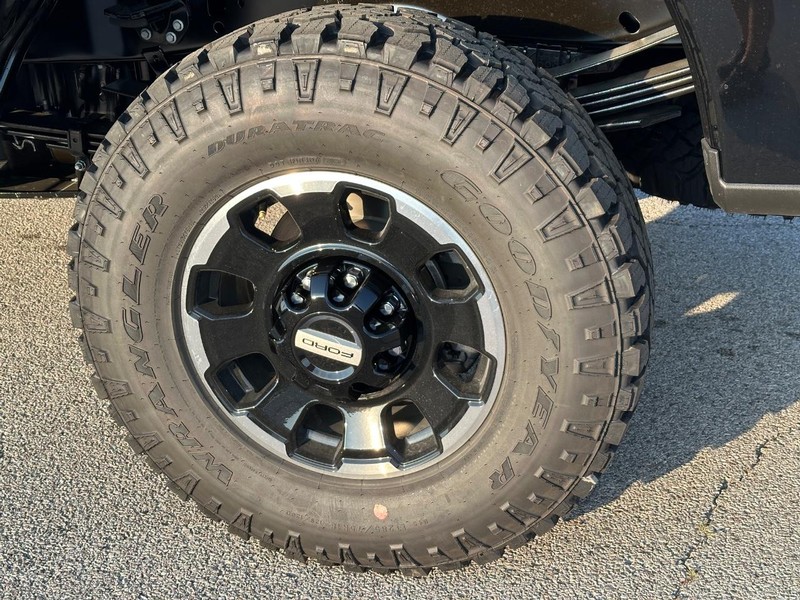 Ford Super Duty F-250 SRW Vehicle Full-screen Gallery Image 4
