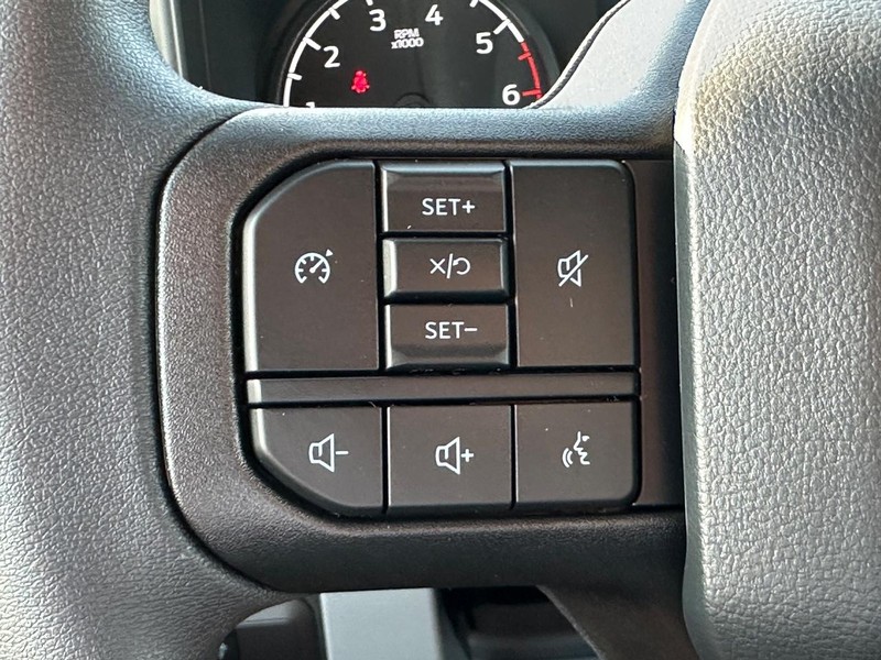 Ford Super Duty F-250 SRW Vehicle Full-screen Gallery Image 8