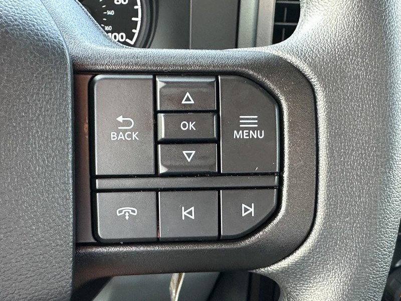Ford Super Duty F-250 SRW Vehicle Full-screen Gallery Image 9