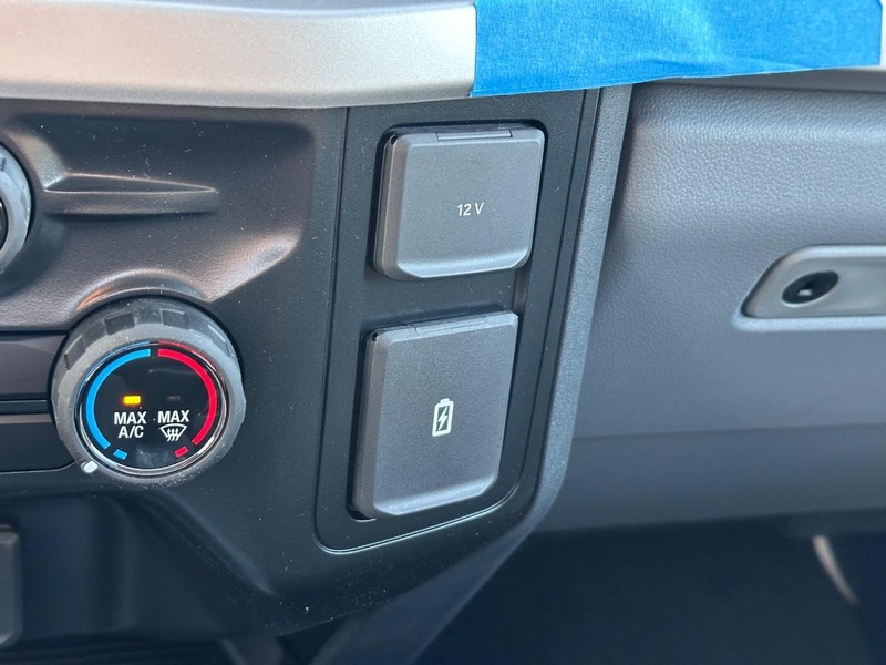 Ford Super Duty F-250 SRW Vehicle Full-screen Gallery Image 14