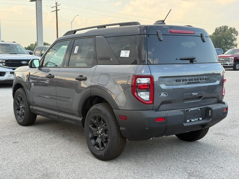 Ford Bronco Sport Vehicle Full-screen Gallery Image 3