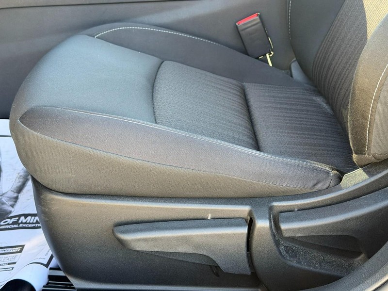 Nissan Altima Vehicle Full-screen Gallery Image 16