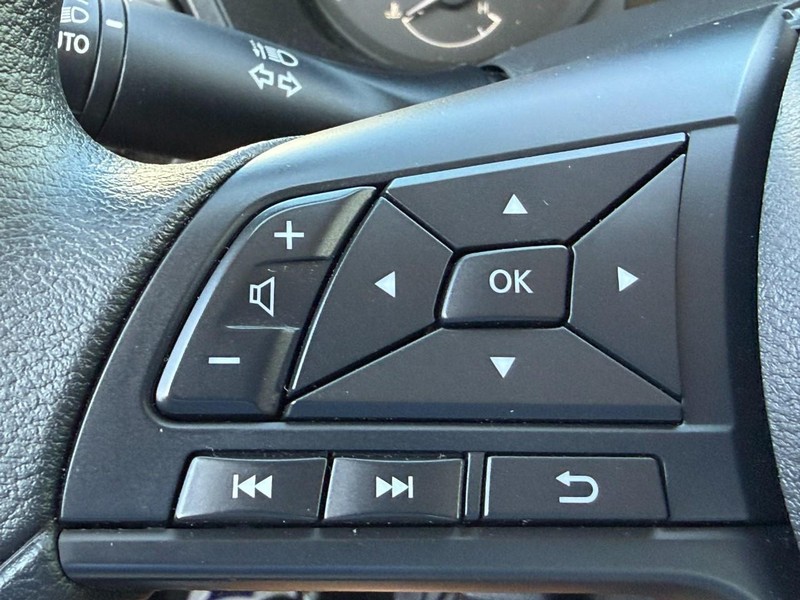 Nissan Altima Vehicle Full-screen Gallery Image 17