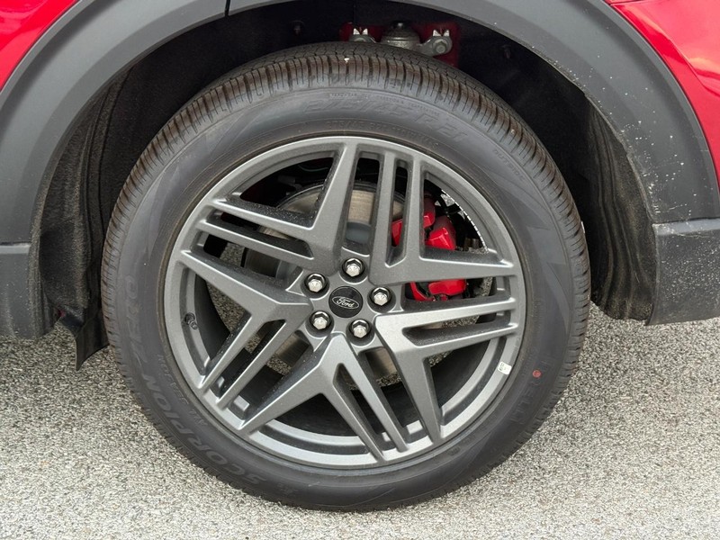 Ford Explorer Vehicle Full-screen Gallery Image 4