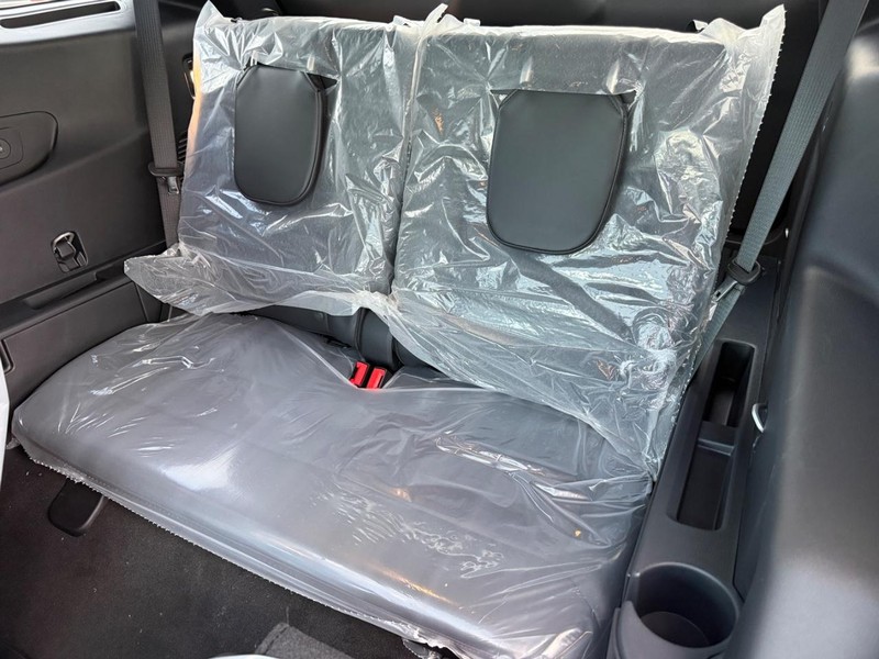 Ford Explorer Vehicle Full-screen Gallery Image 5